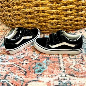 Vans Kids Old Skool Vans Kids size 1 black and white Velcro classics